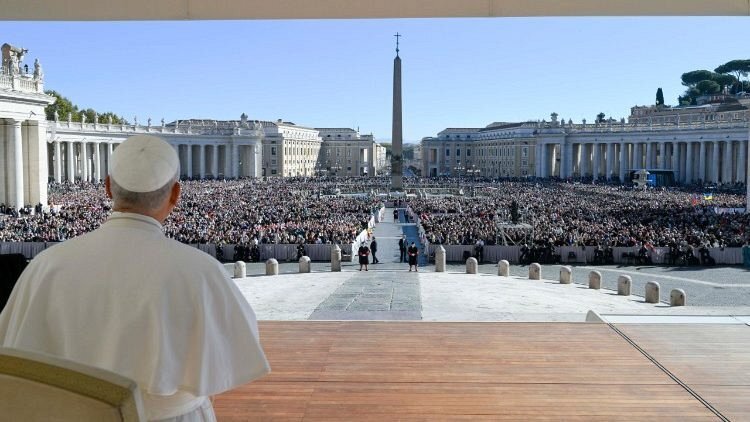 Pope Leo during the General Audience in St. Peter's Square (@Vatican Media)
