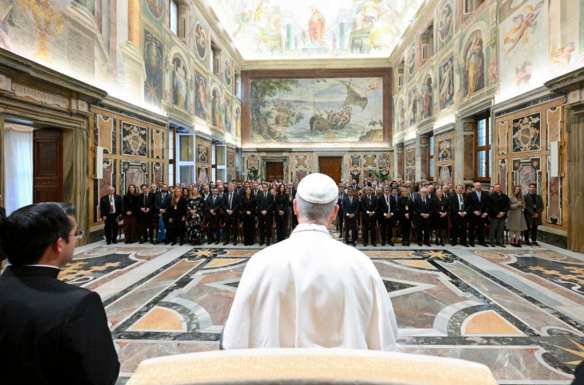 Pope: Human dignity should be respected when integrating artificial intelligence into the medical system