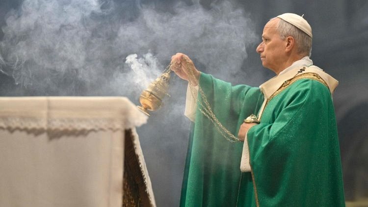 Pope Leo incenses the altar at the beginning of Mass (@Vatican Media)