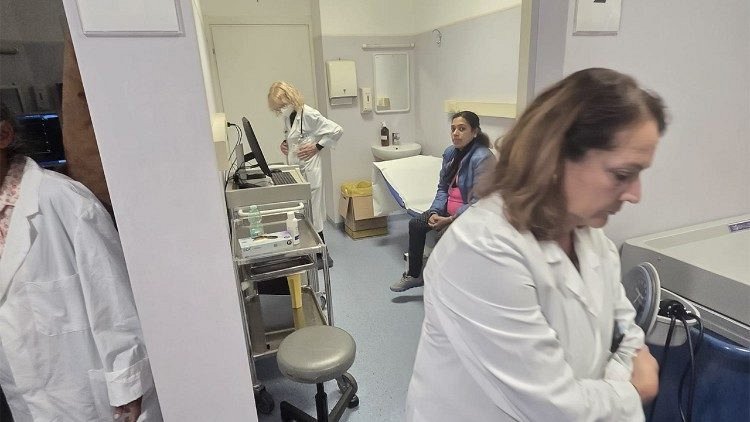 Нуждающиеся смогут получить общие и специализированные медицинские консультации, стоматологическую помощь, сдать анализы крови и пройти рентгенологическое обследование