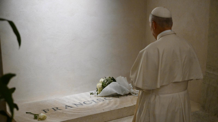 Pope Leo at the tomb of his predecessor