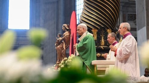 Papa: Construamos uma Igreja mais humilde e acolhedora
