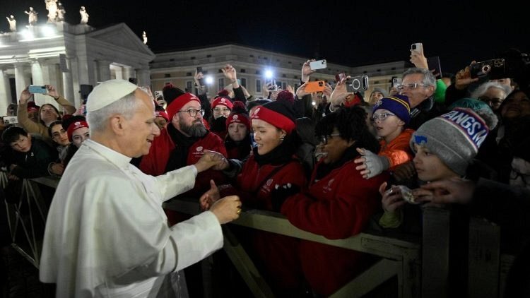 Pope Leo greets some of the faithful in St Peter's Square (@Vatican Media)