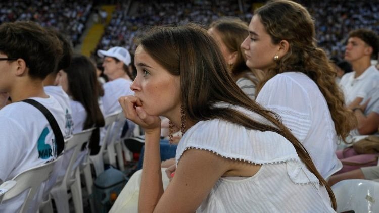 Young people listening to Pope Leo's words at the Lluís Companys Olympic Stadium in Barcelona (@Vatican Media)