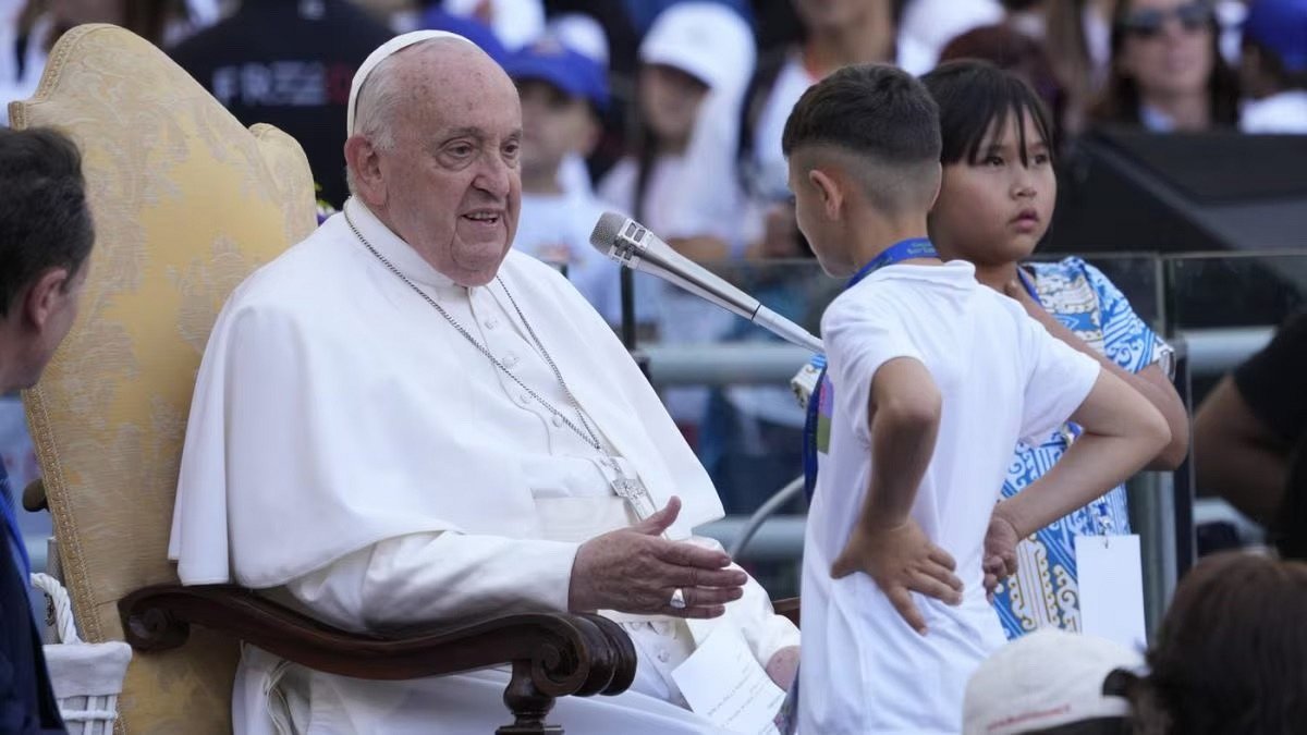Pope Francis meets with children, 70,000 at St. Peter's