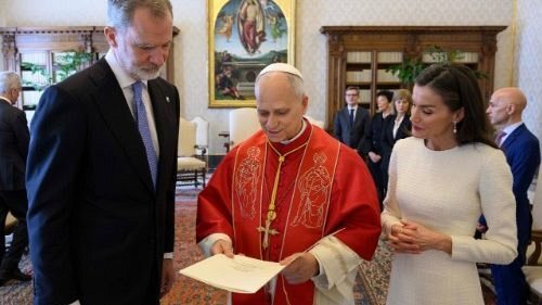 Pope Leo welcomes King and Queen of Spain to Rome
