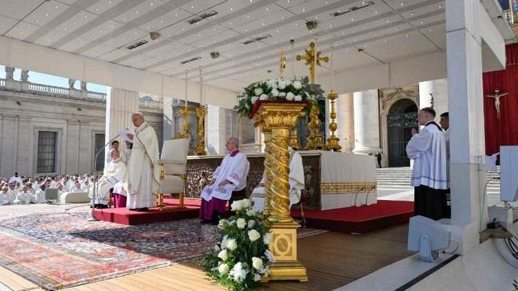 Papież Leon XIV podczas wygłaszania homilii (@Vatican Media)