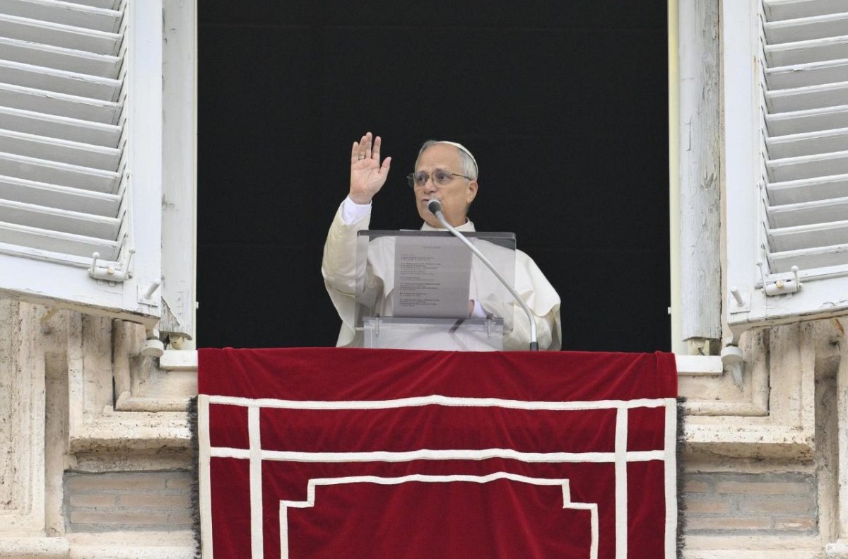 En récitant l'Angélus, le pape a déclaré : « Nous sommes précieux aux yeux de Dieu. »