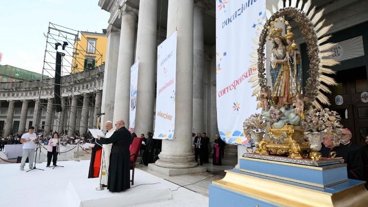 Pope Leo XIV in Piazza del Plebiscito, Naples (@Vatican Media)