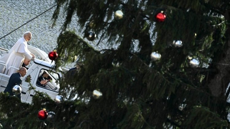 教皇在圣彼得广场举行公开接见活动（@梵蒂冈传媒）