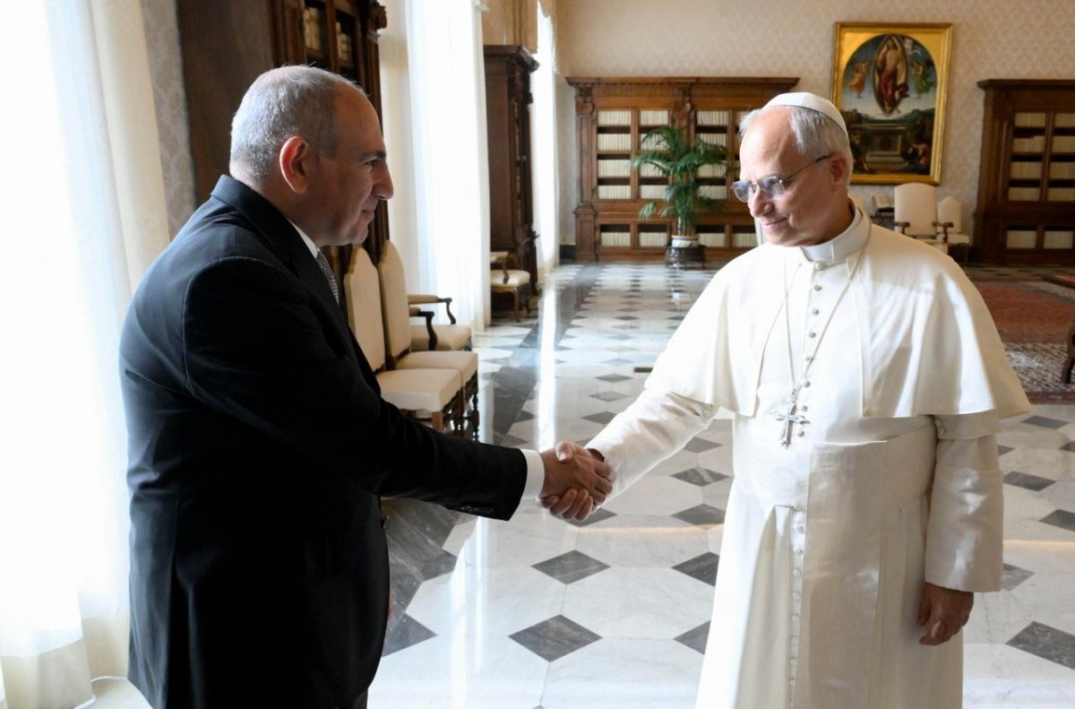 Papst Leo I. trifft sich mit dem Premierminister der Republik Armenien