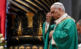 During Mass, the Pope said: World leaders must listen to the voices of the poor—there is no peace without justice