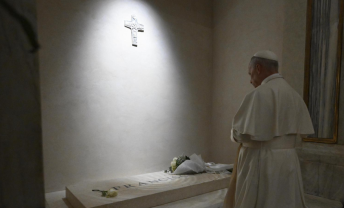 Pope Leo XIII visited the Basilica of Our Lady and prayed at the tomb of Pope Francis