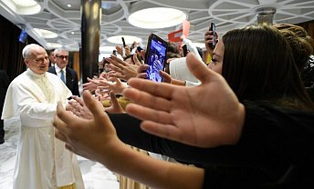 El Papa advirtió a sus alumnos: No dejéis que la tecnología os controle