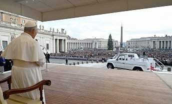 Bei einem Treffen mit Gläubigen erklärte der Papst, dass unfaire Investitionen „den Tod von Millionen Menschen verursachen könnten“