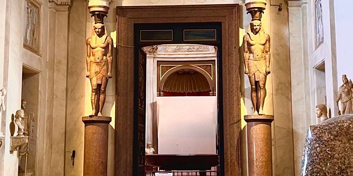 Rome: Exclusive Sistine Chapel Guided Tour with Happy Hour