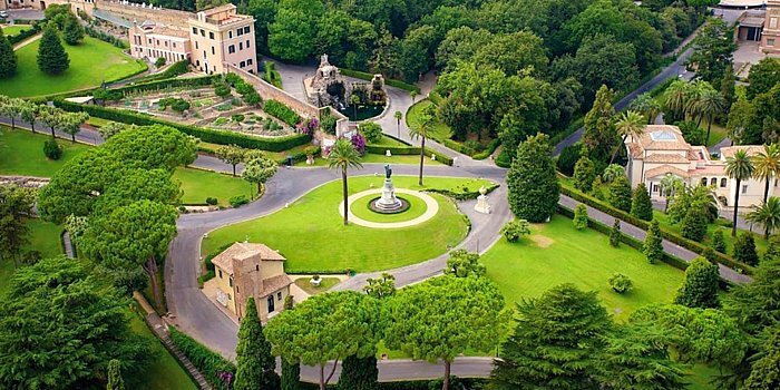 Roma: Visita en minibús a los Jardines Vaticanos con entrada a los Museos Vaticanos