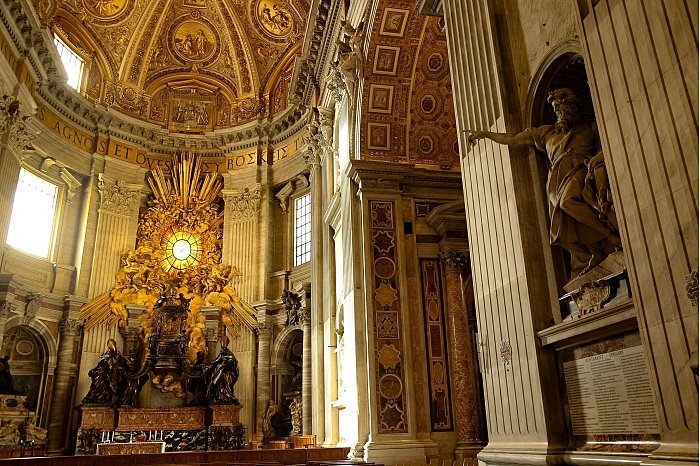 Die Vatikanischen Museen, die Sixtinische Kapelle und der Petersdom