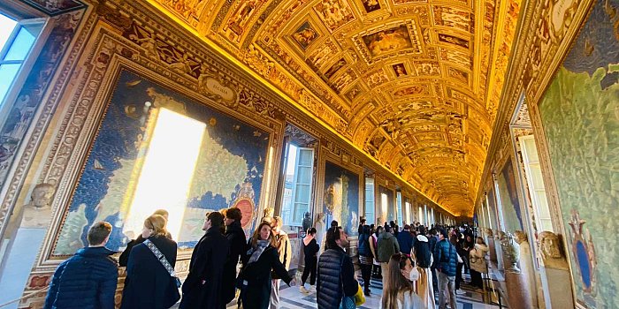 Visita en grupo a los Museos Vaticanos con acceso al Gabinete de Máscaras
