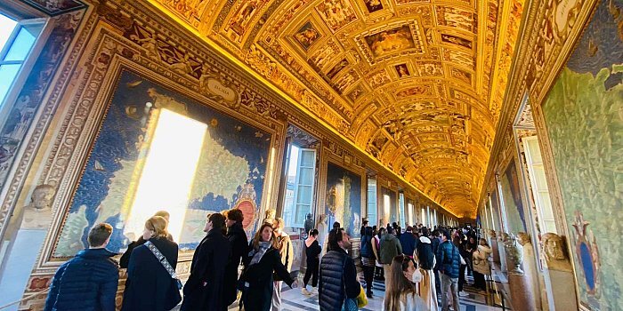Групповая экскурсия "Музеи Ватикана с кабинетом масок