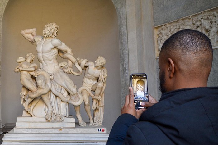 バチカン美術館優先入場チケット（ガイド付き・音声ガイド付き）