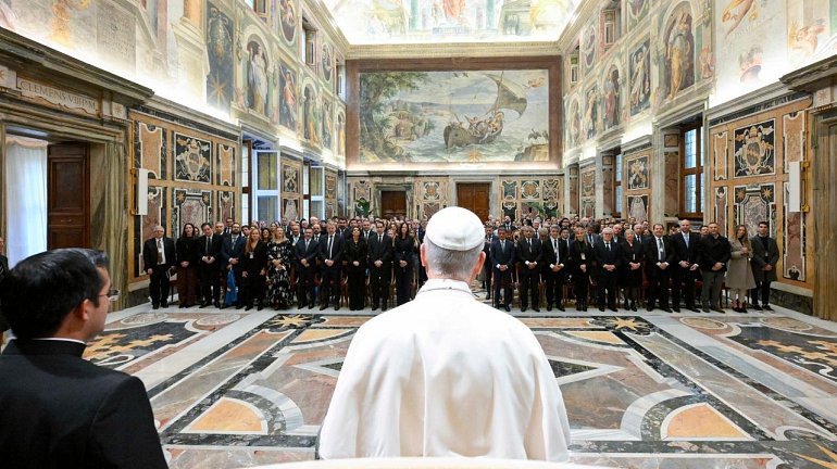 Pope: Human dignity should be respected when integrating artificial intelligence into the medical system