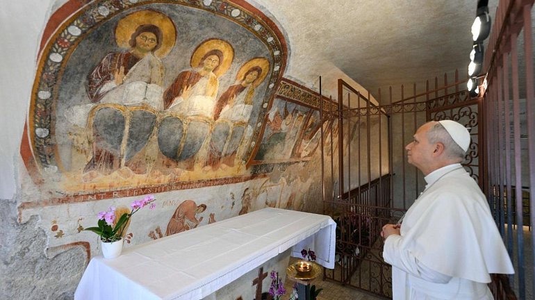 Pope makes surprise visit to Trinity Church and Benedictine monastery