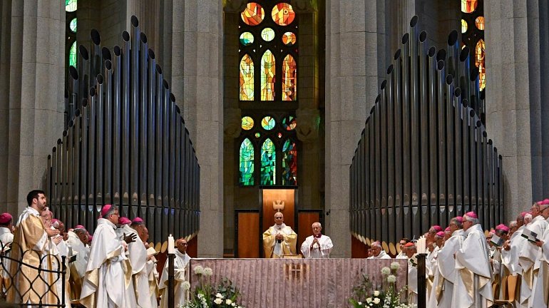 At the Sagrada Familia, Pope Leo XIII emphasized the necessity of striving for peace