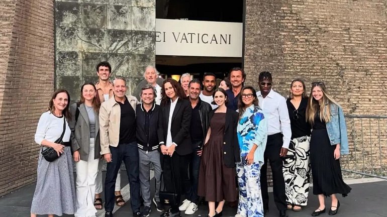 Актерский состав сериала «Эмили в Париже» в музеях Ватикана
