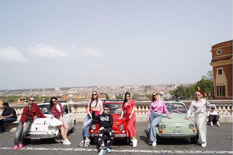 Rome: Fiat 500 Vintage Car Tour with Pro Photographer